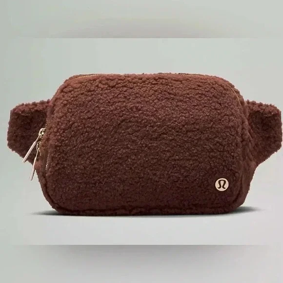 NWT LULULEMON BROWN 2L EVERYWHERE BELT BAG FUZZY. No longer available in stores - Picture 3 of 5